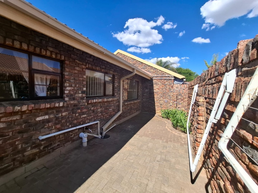 2 Bedroom Property for Sale in Pellissier Free State